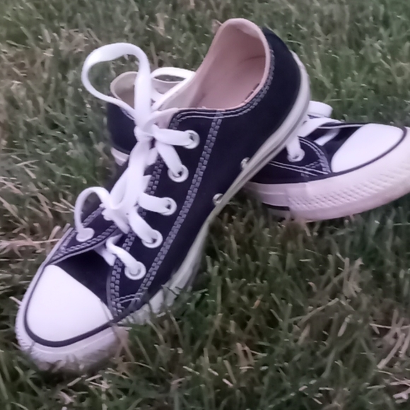 Converse - Picture 2 of 3